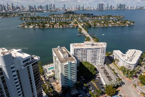 Снять в аренду кондоминиум в Майами-Бич, Флорида 1 спальня, 88.26м2, № 1990601 - фото 28