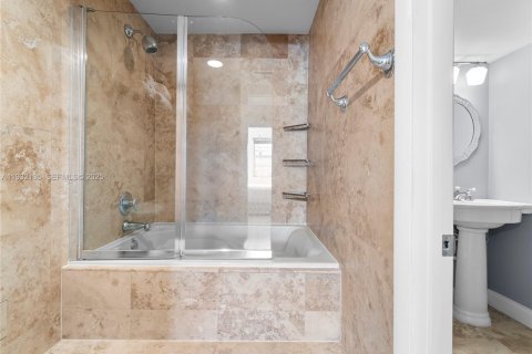 Снять в аренду кондоминиум в Майами-Бич, Флорида 1 спальня, 88.26м2, № 1990601 - фото 14