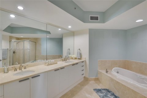 Condo in South Daytona, Florida, 3 bedrooms  № 2064299 - photo 14