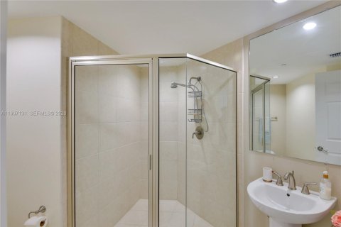 Condo in South Daytona, Florida, 3 bedrooms  № 2064299 - photo 18