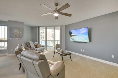 Condo in South Daytona, Florida, 3 bedrooms  № 2064299 - photo 6