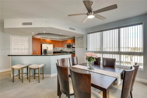 Condo in South Daytona, Florida, 3 bedrooms  № 2064299 - photo 7