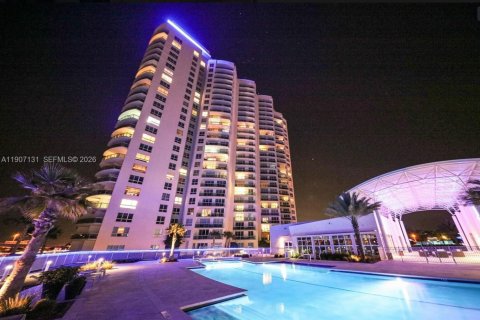 Condo in South Daytona, Florida, 3 bedrooms  № 2064299 - photo 2