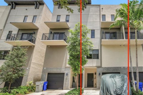 Adosado en alquiler en Pompano Beach, Florida, 3 dormitorios, 250.84 m2 № 1889324 - foto 2