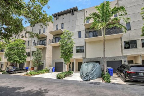 Adosado en alquiler en Pompano Beach, Florida, 3 dormitorios, 250.84 m2 № 1889324 - foto 1