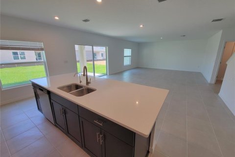 House in Davenport, Florida 5 bedrooms, 213.95 sq.m. № 2377820 - photo 9