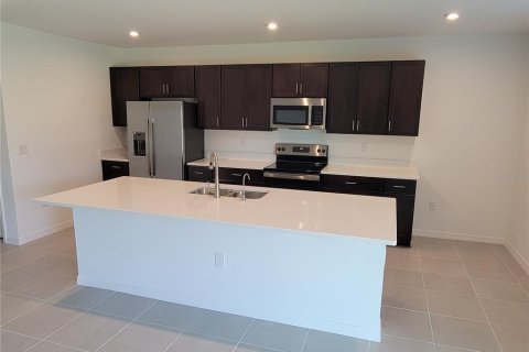 House in Davenport, Florida 5 bedrooms, 213.95 sq.m. № 2377820 - photo 3