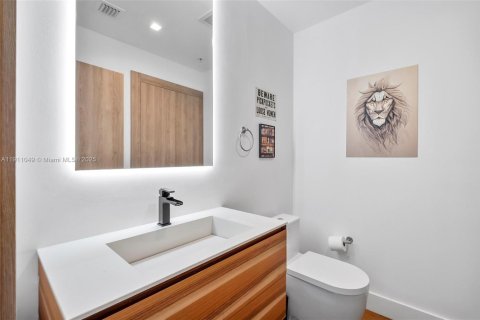 Condo in Miami, Florida, 2 bedrooms № 2182312 - photo 4