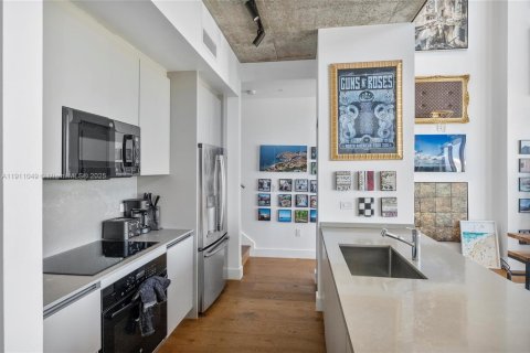 Condo in Miami, Florida, 2 bedrooms № 2182312 - photo 10