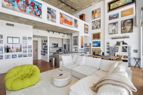 Condo in Miami, Florida, 2 bedrooms № 2182312 - photo 13