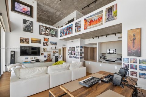 Condo in Miami, Florida, 2 bedrooms № 2182312 - photo 9