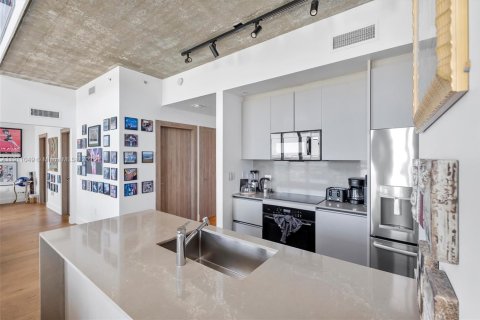 Condo in Miami, Florida, 2 bedrooms № 2182312 - photo 12