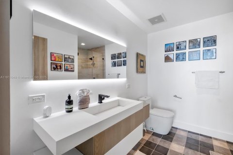 Condo in Miami, Florida, 2 bedrooms № 2182312 - photo 20