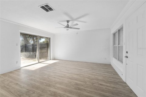 House in Winter Springs, Florida 3 bedrooms, 128.86 sq.m. № 1560755 - photo 16
