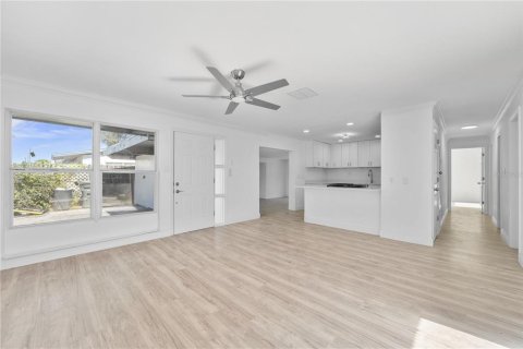 House in Winter Springs, Florida 3 bedrooms, 128.86 sq.m. № 1560755 - photo 19