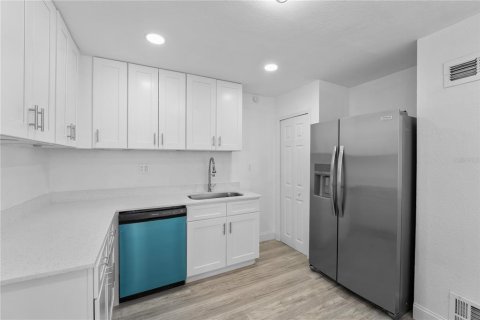 House in Winter Springs, Florida 3 bedrooms, 128.86 sq.m. № 1560755 - photo 23