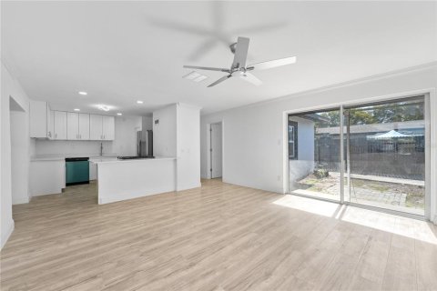 House in Winter Springs, Florida 3 bedrooms, 128.86 sq.m. № 1560755 - photo 18