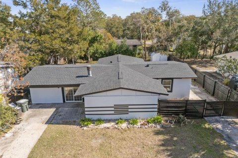 House in Winter Springs, Florida 3 bedrooms, 128.86 sq.m. № 1560755 - photo 1