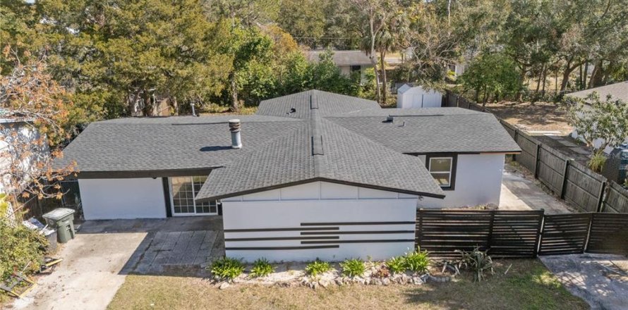House in Winter Springs, Florida 3 bedrooms, 128.86 sq.m. № 1560755