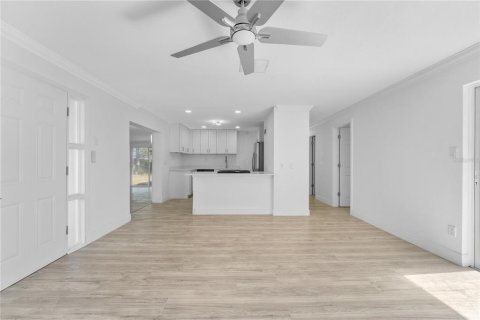 House in Winter Springs, Florida 3 bedrooms, 128.86 sq.m. № 1560755 - photo 17