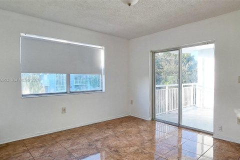 Снять в аренду кондоминиум в Катлер-Бей, Флорида 1 спальня, 75.53м2, № 2026716 - фото 3