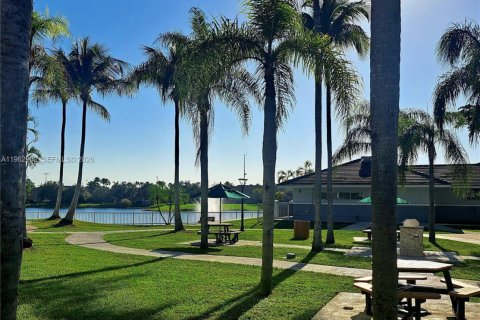 Снять в аренду кондоминиум в Катлер-Бей, Флорида 1 спальня, 75.53м2, № 2026716 - фото 13