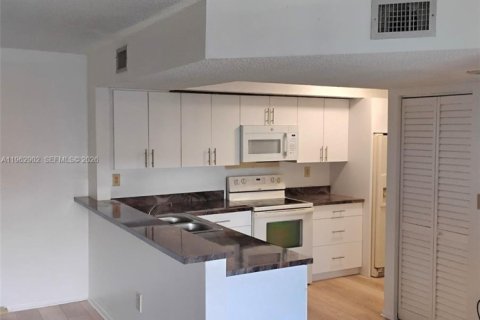 Кондоминиум с 1 спальней в Катлер-Бей, Флорида № 2026716