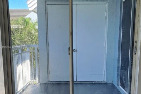 Снять в аренду кондоминиум в Катлер-Бей, Флорида 1 спальня, 75.53м2, № 2026716 - фото 5