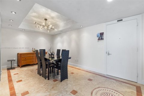 Copropriété à vendre à Miami, Floride: 2 chambres, 126.07 m2 № 1863314 - photo 3