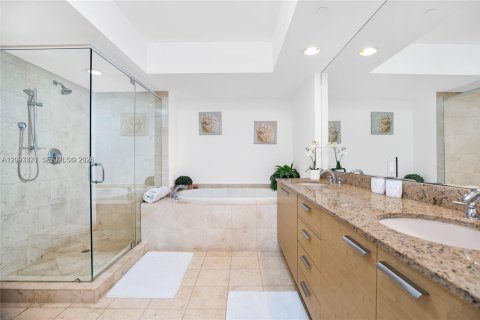 Copropriété à louer à Hallandale Beach, Floride: 2 chambres, 135.45 m2 № 2378691 - photo 8