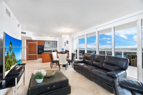 Copropriété à louer à Hallandale Beach, Floride: 2 chambres, 135.45 m2 № 2378691 - photo 7