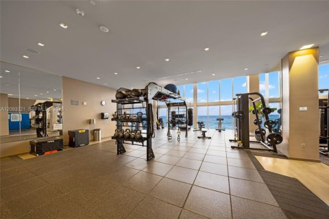 Copropriété à louer à Hallandale Beach, Floride: 2 chambres, 135.45 m2 № 2378691 - photo 2