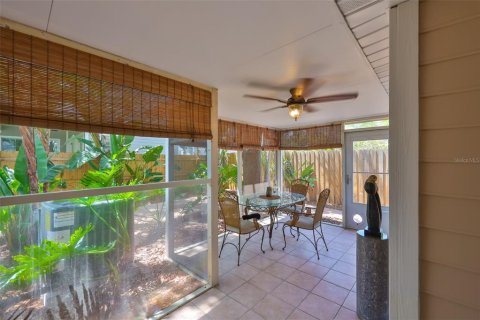 Touwnhouse à vendre à Tampa, Floride: 2 chambres, 125.14 m2 № 1744738 - photo 16
