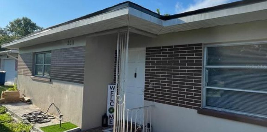 House in Clearwater, Florida 3 bedrooms, 126.07 sq.m. № 1866463