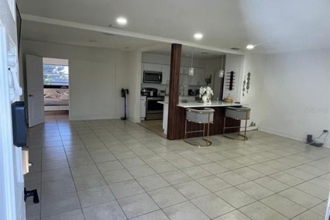 House in Clearwater, Florida 3 bedrooms, 126.07 sq.m. № 1866463 - photo 14