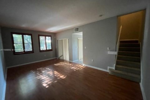 Townhouse in Miami Gardens, Florida 3 bedrooms, 131.92 sq.m. № 1964226 - photo 10