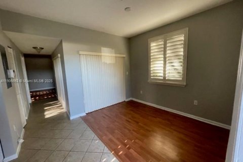 Townhouse in Miami Gardens, Florida 3 bedrooms, 131.92 sq.m. № 1964226 - photo 6