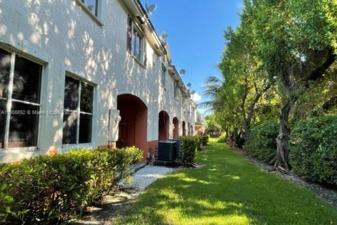 Townhouse in Miami Gardens, Florida 3 bedrooms, 131.92 sq.m. № 1964226 - photo 20