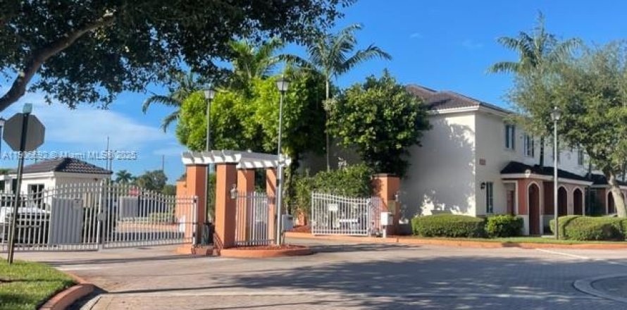 Townhouse in Miami Gardens, Florida 3 bedrooms, 131.92 sq.m. № 1964226