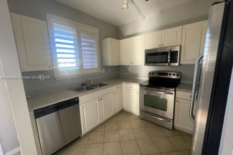 Townhouse in Miami Gardens, Florida 3 bedrooms, 131.92 sq.m. № 1964226 - photo 8