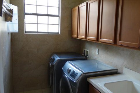 Casa en alquiler en Orlando, Florida, 4 dormitorios, 321.26 m2 № 1901306 - foto 20