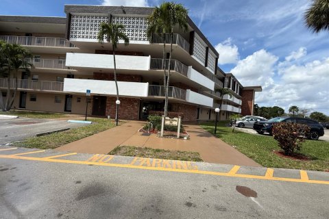 Condo in Lauderdale Lakes, Florida, 1 bedroom № 2190820 - photo 17