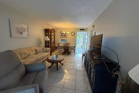 Condo in Lauderdale Lakes, Florida, 1 bedroom № 2190820 - photo 3