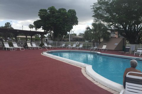 Condo in Lauderdale Lakes, Florida, 1 bedroom № 2190820 - photo 19