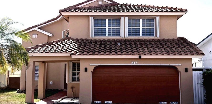 Casa en Miami, Florida 5 dormitorios, 222.32 m2 № 2001820