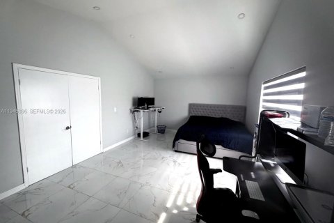 Casa en venta en Miami, Florida, 5 dormitorios, 222.32 m2 № 2001820 - foto 12