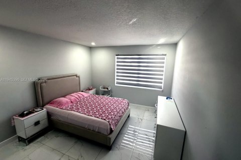 Casa en venta en Miami, Florida, 5 dormitorios, 222.32 m2 № 2001820 - foto 15
