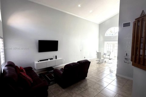 Casa en venta en Miami, Florida, 5 dormitorios, 222.32 m2 № 2001820 - foto 6