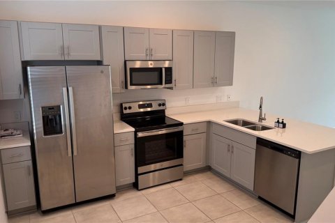 Adosado en alquiler en Kissimmee, Florida, 2 dormitorios, 118.45 m2 № 1615920 - foto 2