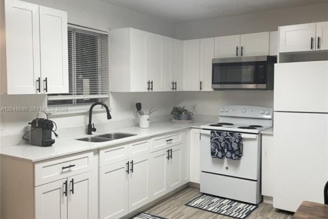 Immobilier commercial à vendre à Hallandale Beach, Floride: 270.16 m2 № 2346561 - photo 23